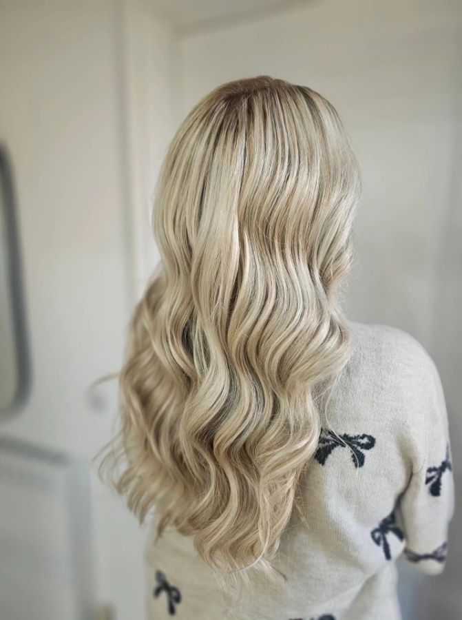 Blond door Hair Chique by Jessie